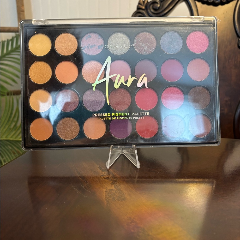 Color Story Aura Pressed Pigment Palette - Multicolor
